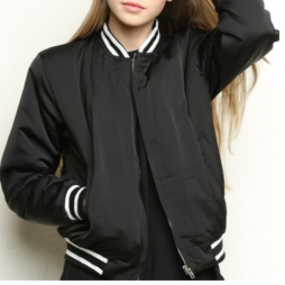 Brandy Melville Jackets & Blazers - Brandy Melville bomber jacket